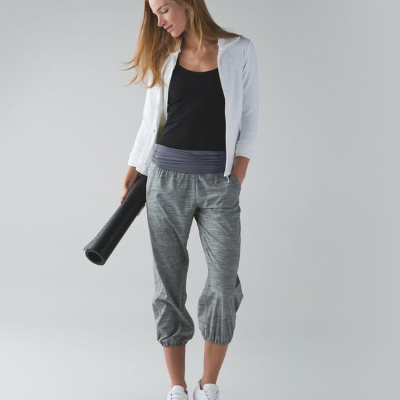 Lululemon Gray Om Pant Capris, Size 2